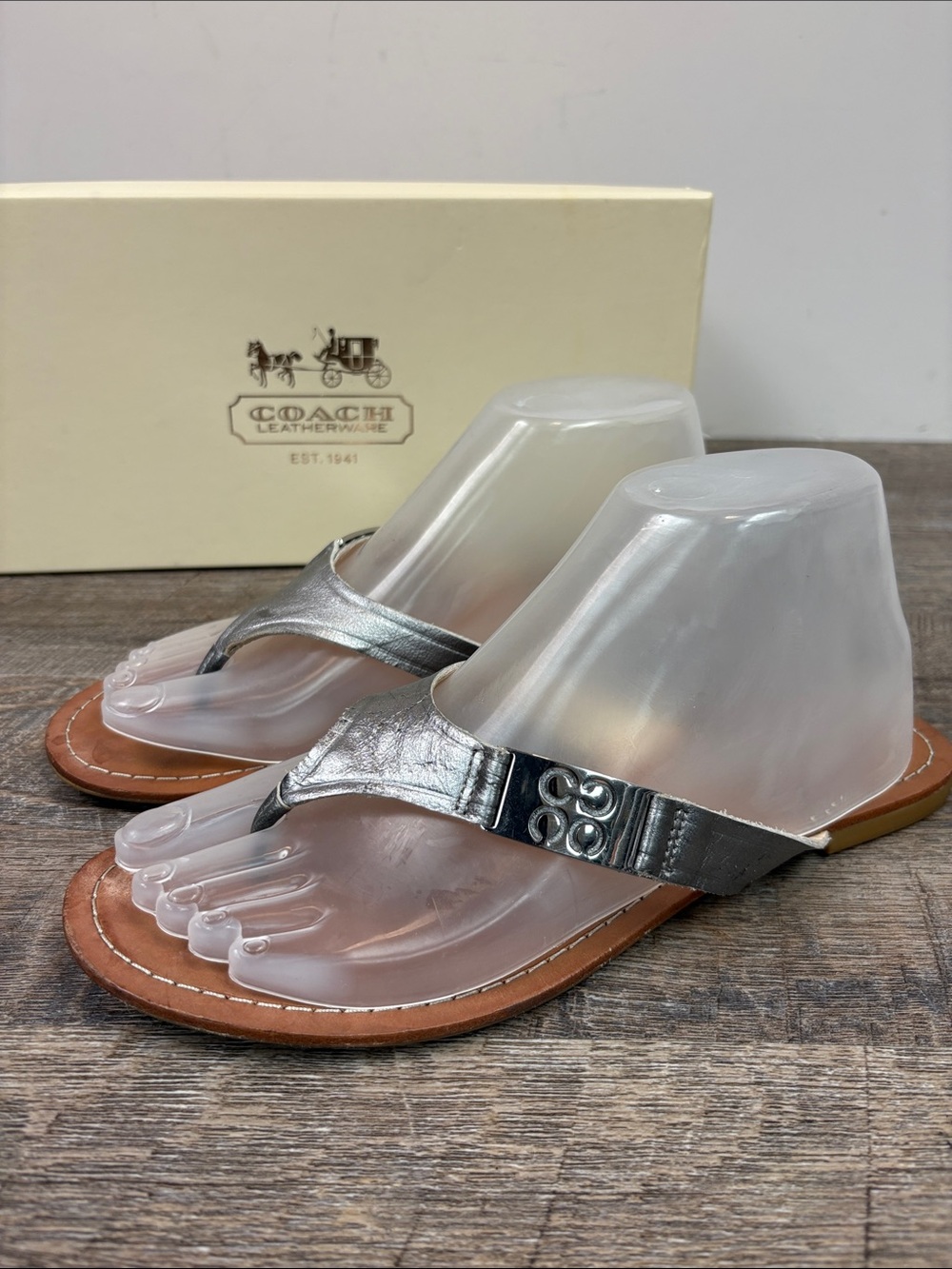 Coach Radiant Metallic Silver Leather Thong Sandals Women’s Size 8.5B
